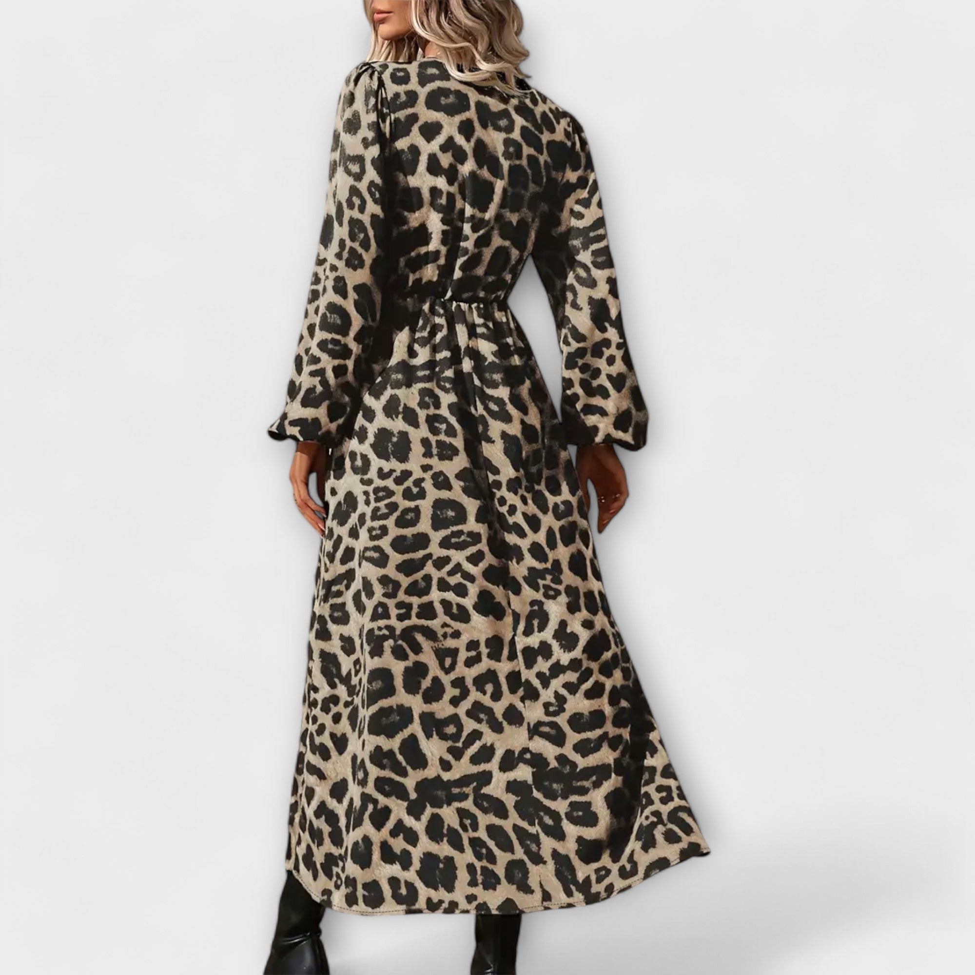 Stilfuld kjole med leopardprint