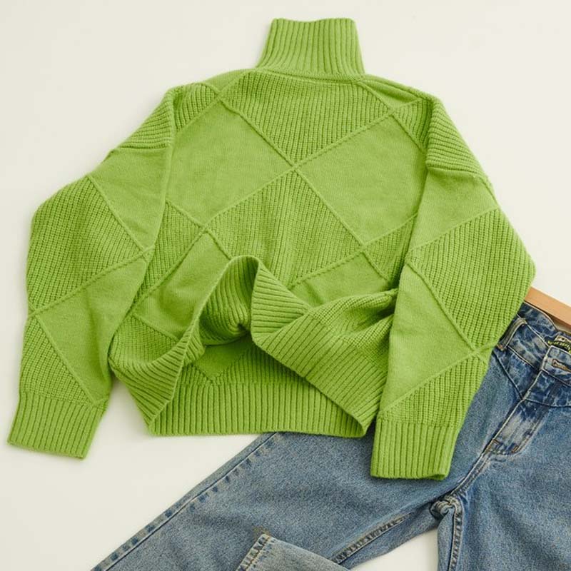 Jana – Stylový svetr s geometrickou texturou