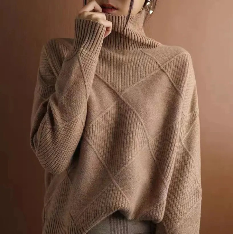 Jana – Stylový svetr s geometrickou texturou