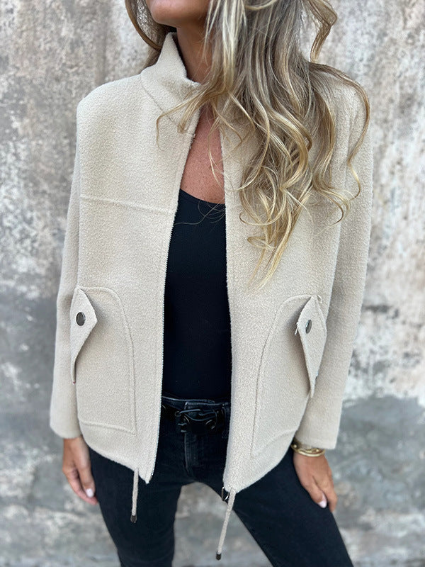 Rebeka – Elegantní zimní kabát s ženskou siluetou