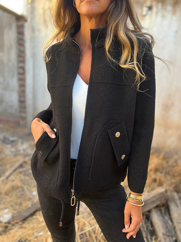 Rebeka – Elegantní zimní kabát s ženskou siluetou
