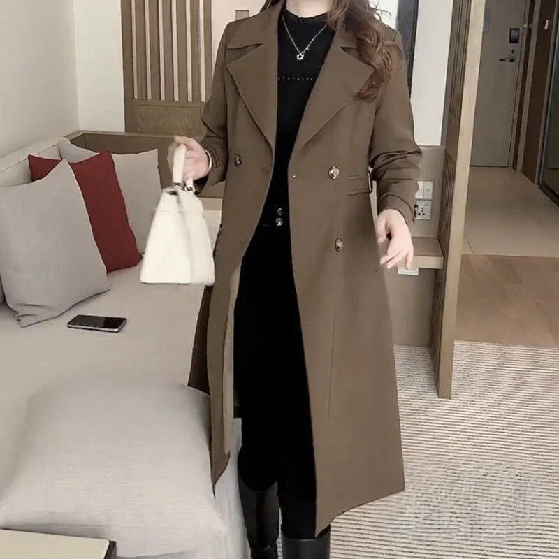 Nada – Elegantní trenčkot pro zimní dny s noblesou